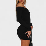 Carolina - Vestido Intemporal com Ombros à Mostra